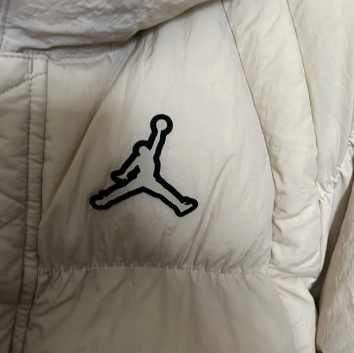 Jordan pufferjacka i beige med huva - 2