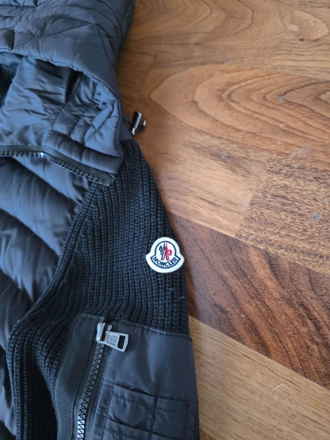 Svart pufferjacka från Moncler - 2