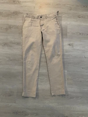 J.lindeberg Slim fit linnebyxor  - Stiliga J.lindeberg Linnebyxor perfekta till sommaren 