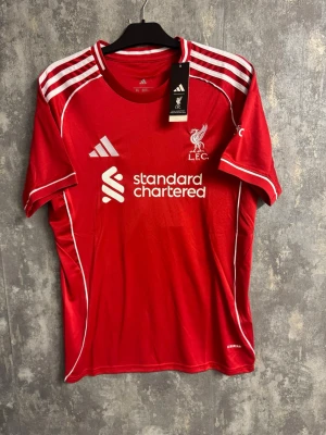Liverpool fotbollströja Salah #11 - XL - Helt ny storlek XL