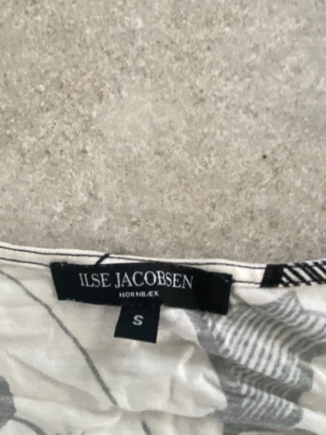 Svartvit mönstrad klänning Ilse Jacobsen - 1