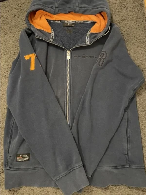 Retro Sail Racing Hoodie - Retro hoodie från Sail Racing. Finns inga fläckar samt nytvättad. Pris kan diskuteras