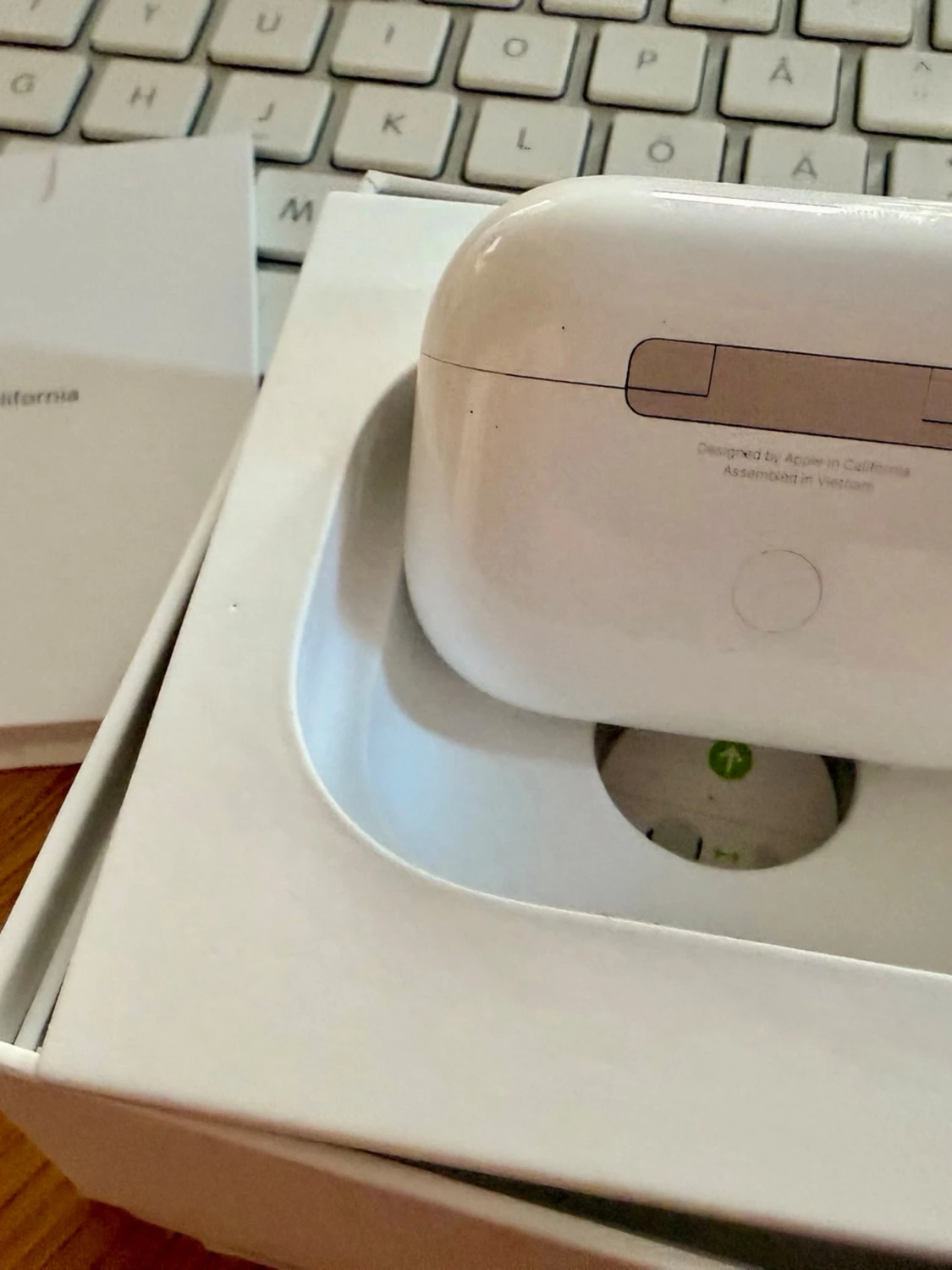 Apple AirPods Pro 2 MagSafe Charging Case USB-C 2023 A3048 - 2