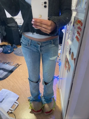 coola jean - Vet inte vart dem är ifråm, midjemått 37,5 och innerbenslängden är 82. Pris kan diskuteras