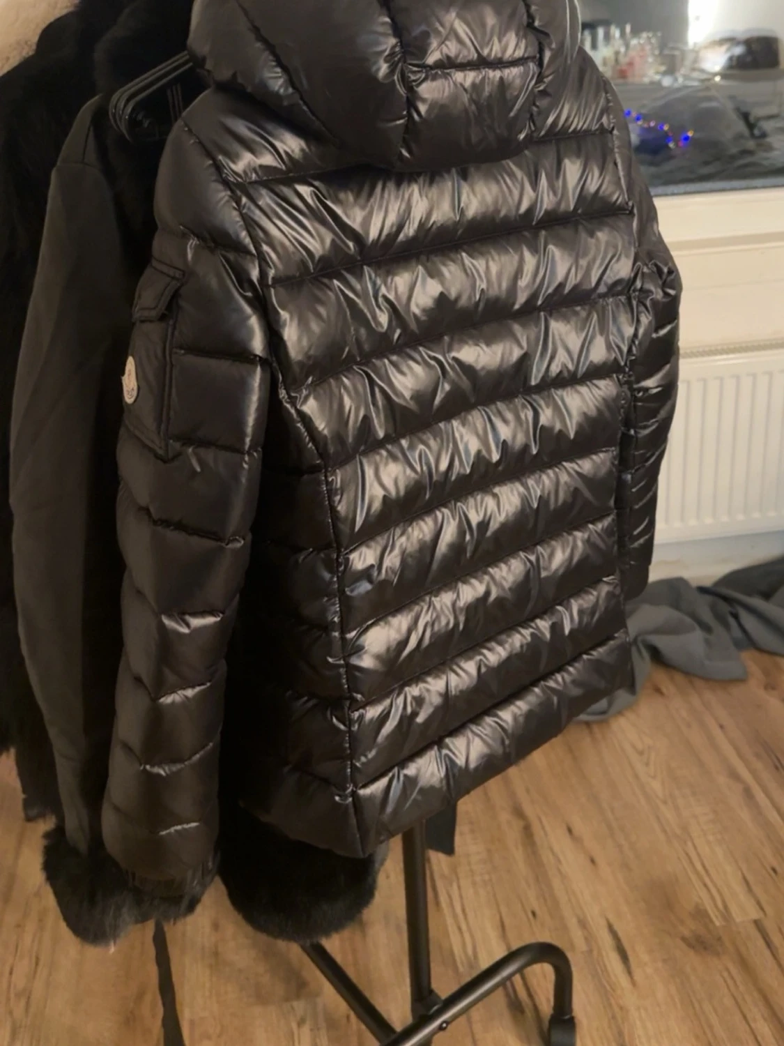 Svart Moncler pufferjacka med huva - 4