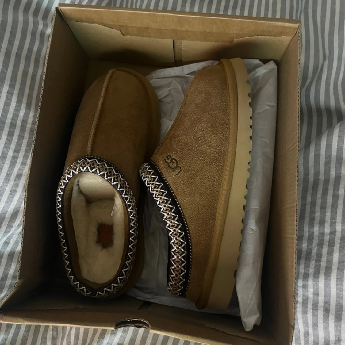 Bruna UGG slip-on boots i mocka