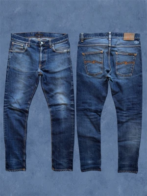 *SELVAGE* NUDIE LEAN DEAN - Ett par Nudie selvage jeans med en snygg tvätt som tillochmed kommer bli ännu fetare med tiden! Slim fit. En ögla åt skärpet är borta vilket inte på något sätt påverkar användningen. Det står W32 inuti men gå alltid efter måtten. Hör av dig vid frågor! Mått: Ytterbenslängd - 101 cm, Midja - 42.5 cm, Bensöppning - 16 cm