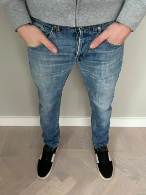 Dondup George Jeans  - Tja säljer nu dessa riktigt snygga Dondup jeansen i storlek 31 där nypriset är cirka 4000kr och modellen är George, skick 8/10 vid minsta lilla fundering så är det bara att höra av sig!  Mvh Santén