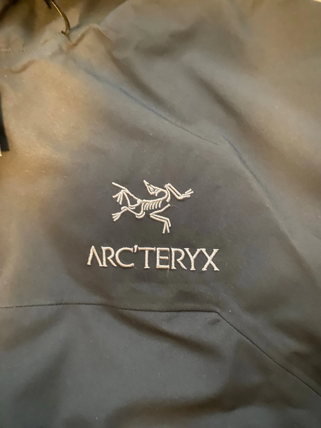Svart vindjacka från Arc'teryx L - 3