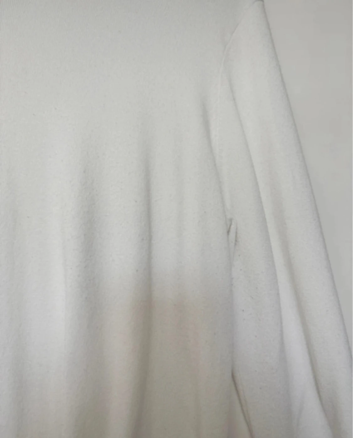 Vit långärmad stickad tröja med knappar - 1