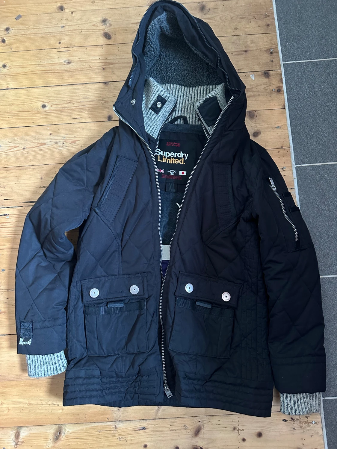 Svart quiltad jacka Superdry XL