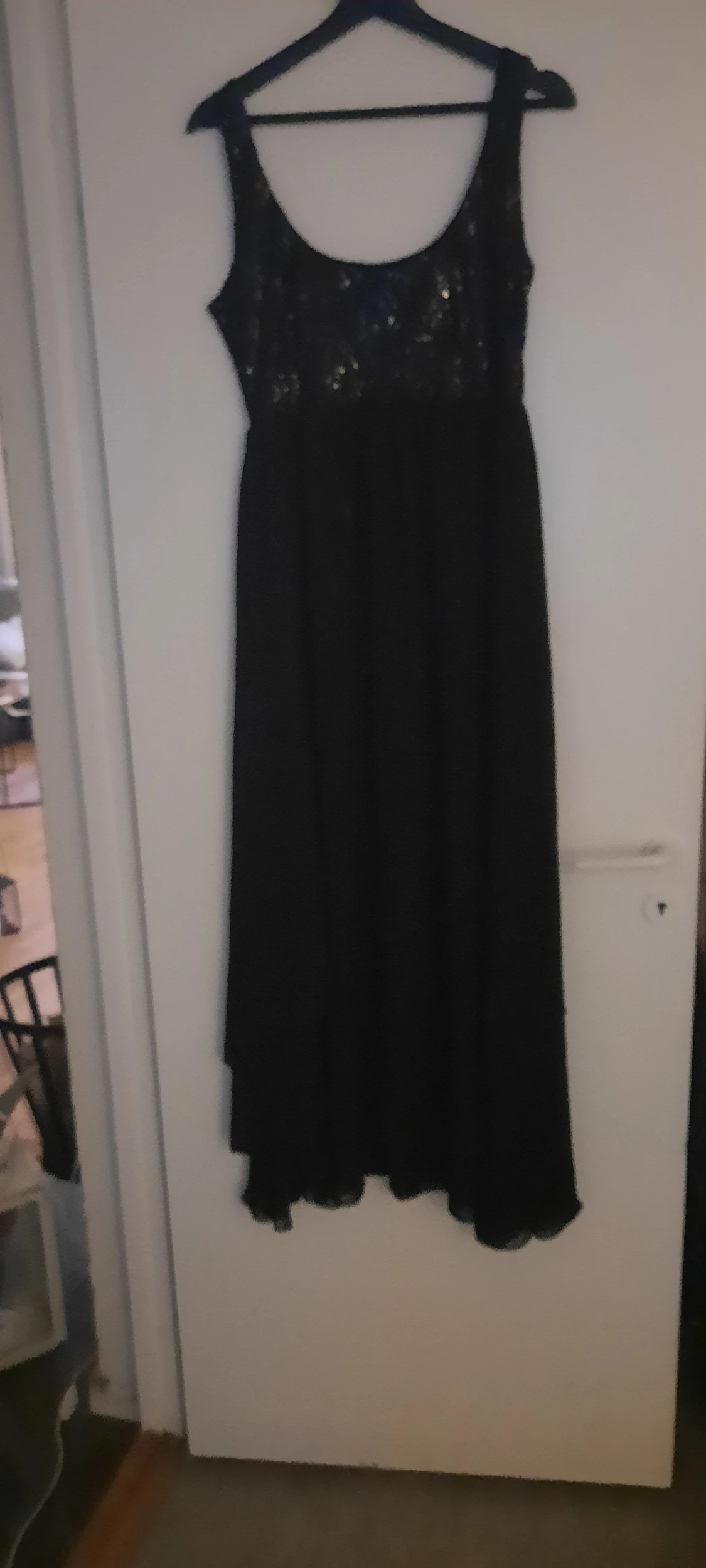 Svart långklänning med paljetter,vacker jul o nyårs klänning.