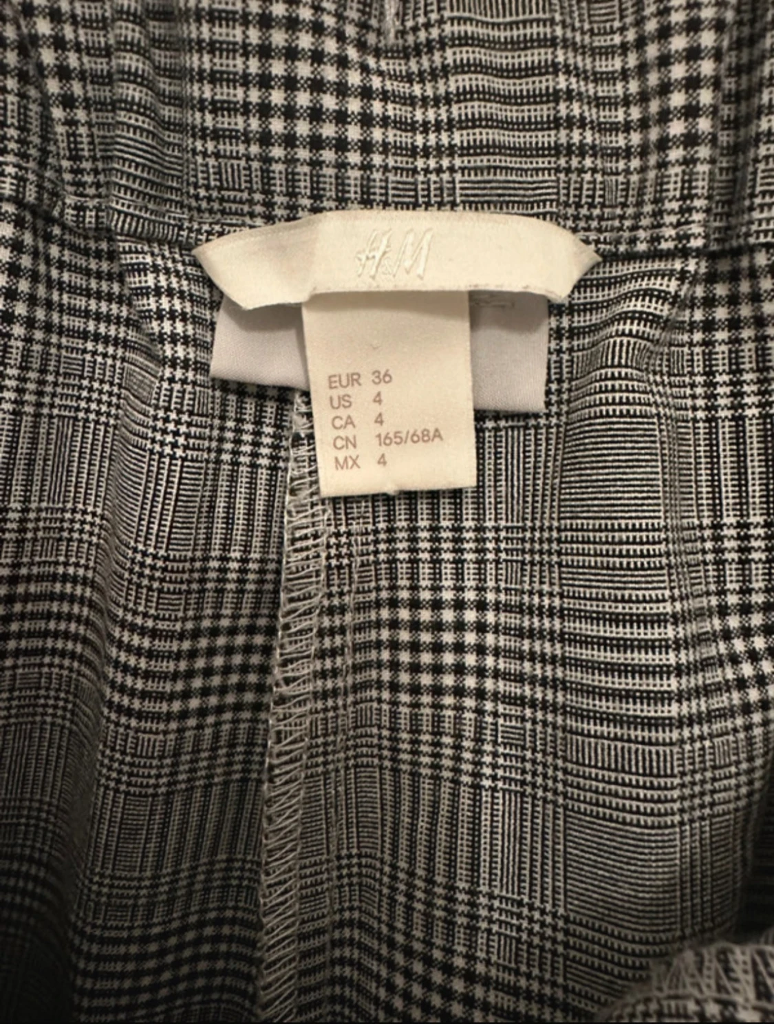 Grå rutiga kostymbyxor från H&M - 2