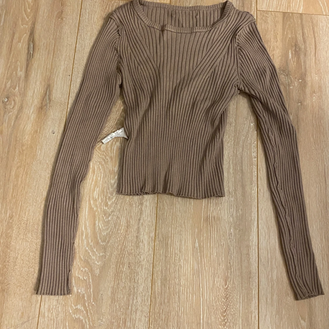Brun ribbad långärmad topp