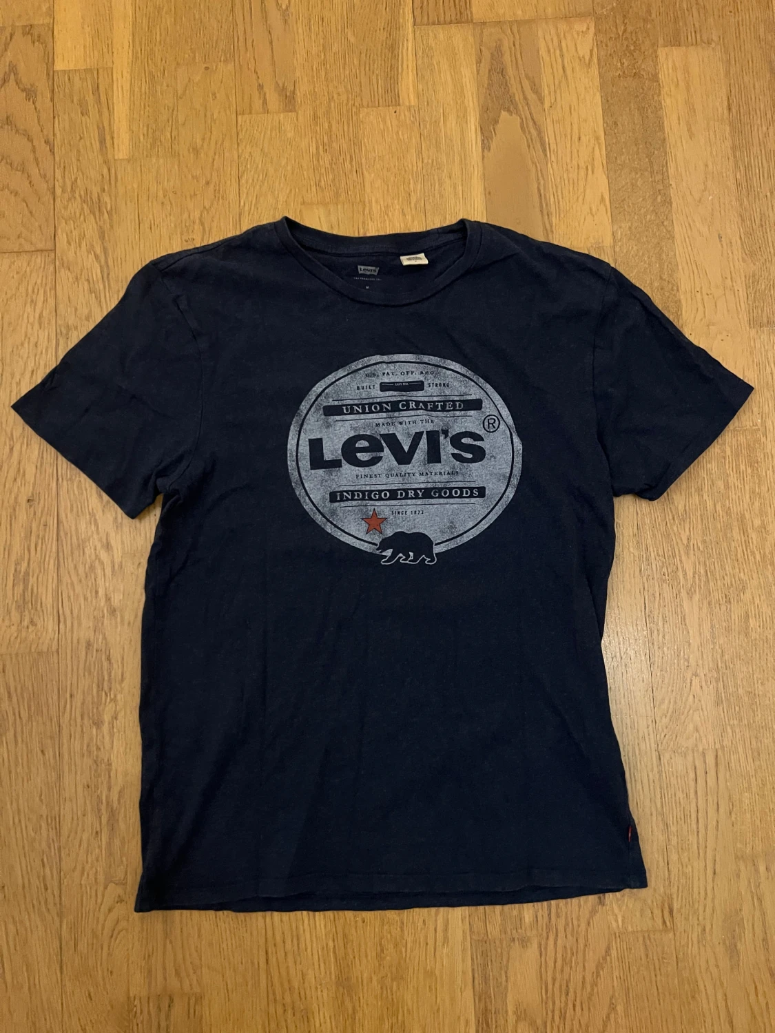 Mörkblå Levi's t-shirt med tryck