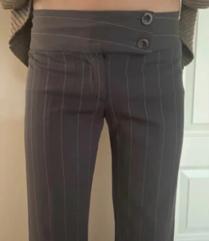 Lågamidjade kostymbyxor  - SÅÅ snygga