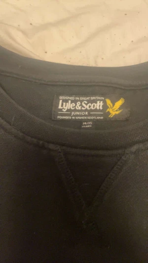 Lyke&Scott tröja - Storlek: Junior 14/15 år. Andvänd lite till och från. Bra skick. 