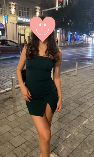 Mörkgrön axelbandslös klänning - Mörkgrön klänning i storlek S