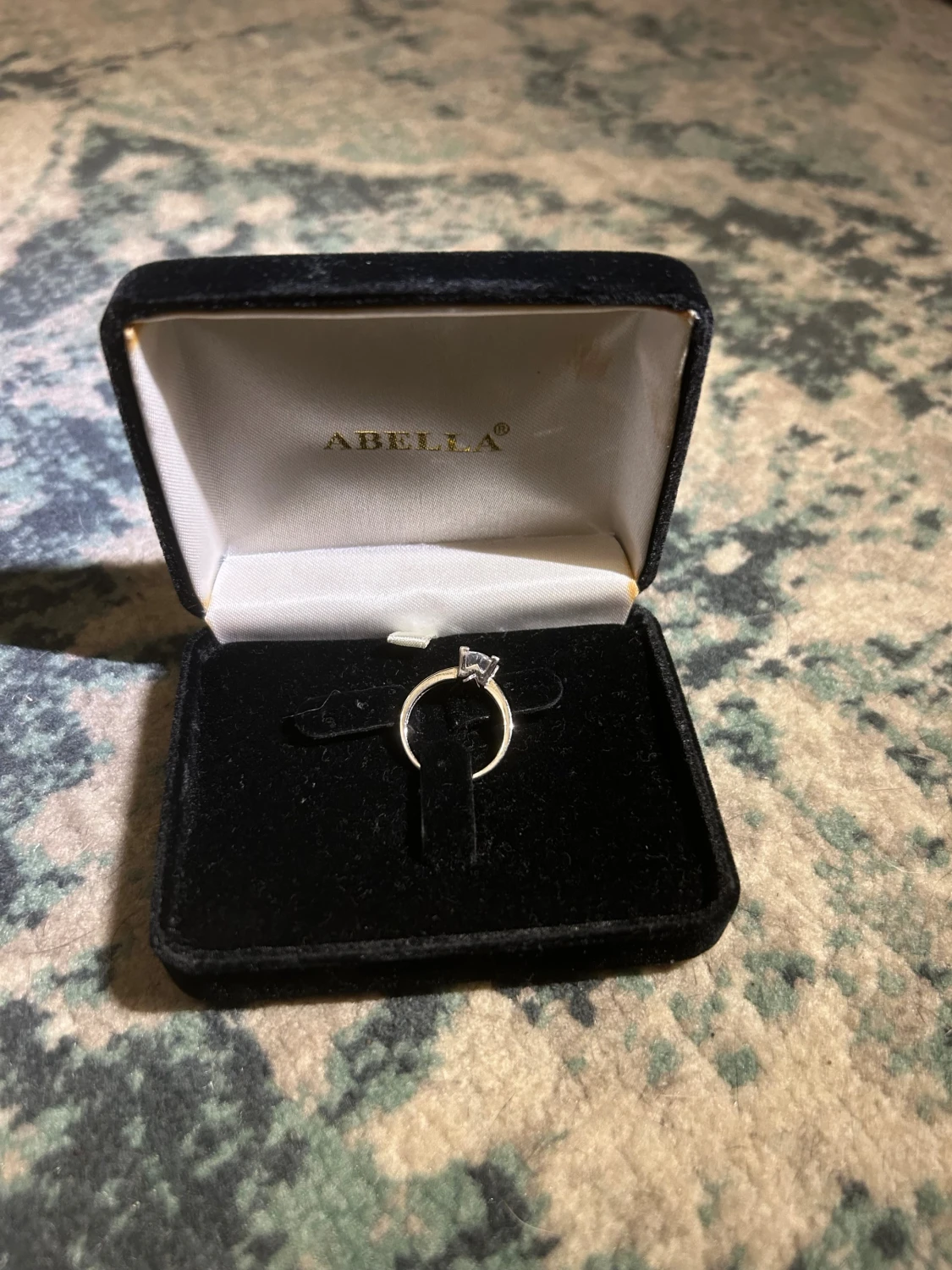 Silverring med klar sten från Abella