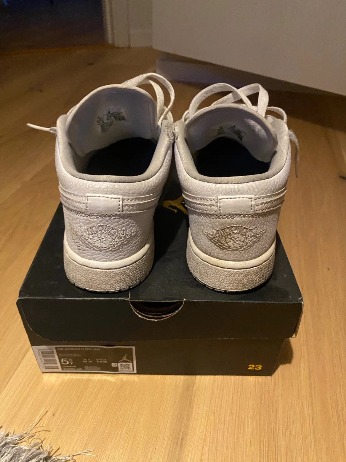 Jordan 1 vita - 2