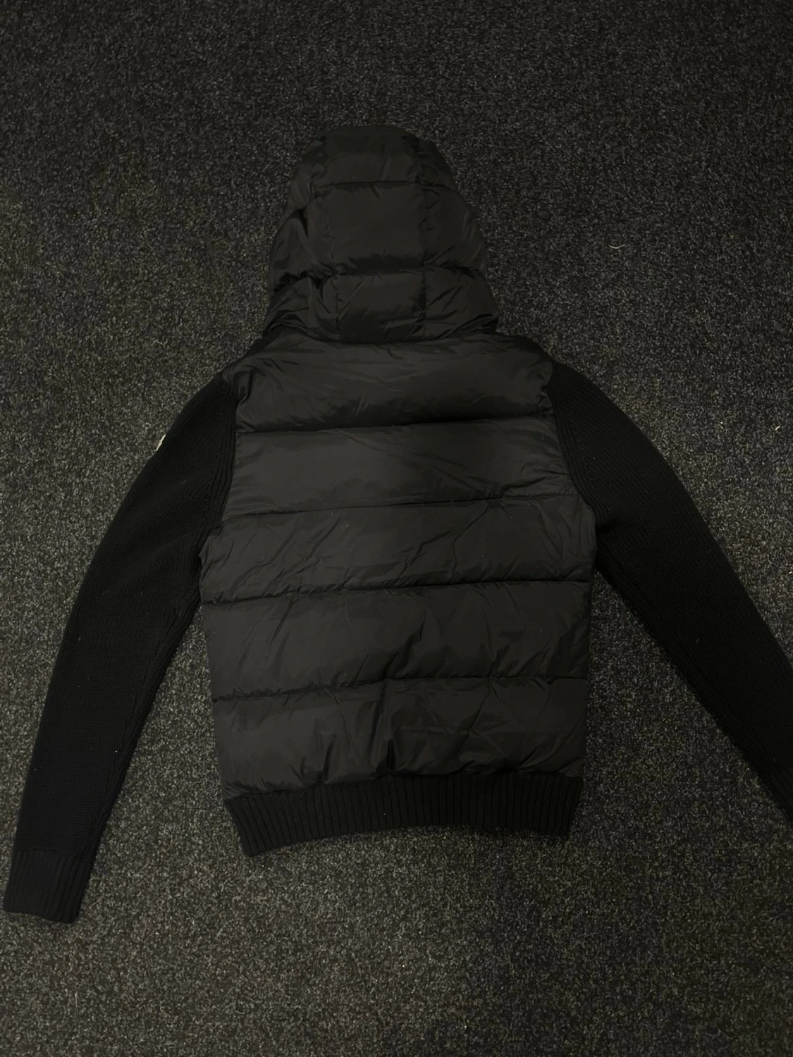Svart Moncler pufferjacka med huva - 2