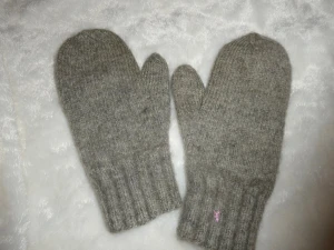 Vantar  - Grå stickade vantar
