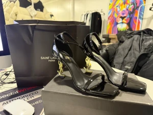 YSL Klackar  - Jätte snygga och classy klackar 😍 (pris kan diskuteras) 