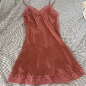 Rosa silkesnattlinne från Intimissimi  - Helt ny silkesnattlinne från Intimissimi, säljer för 499