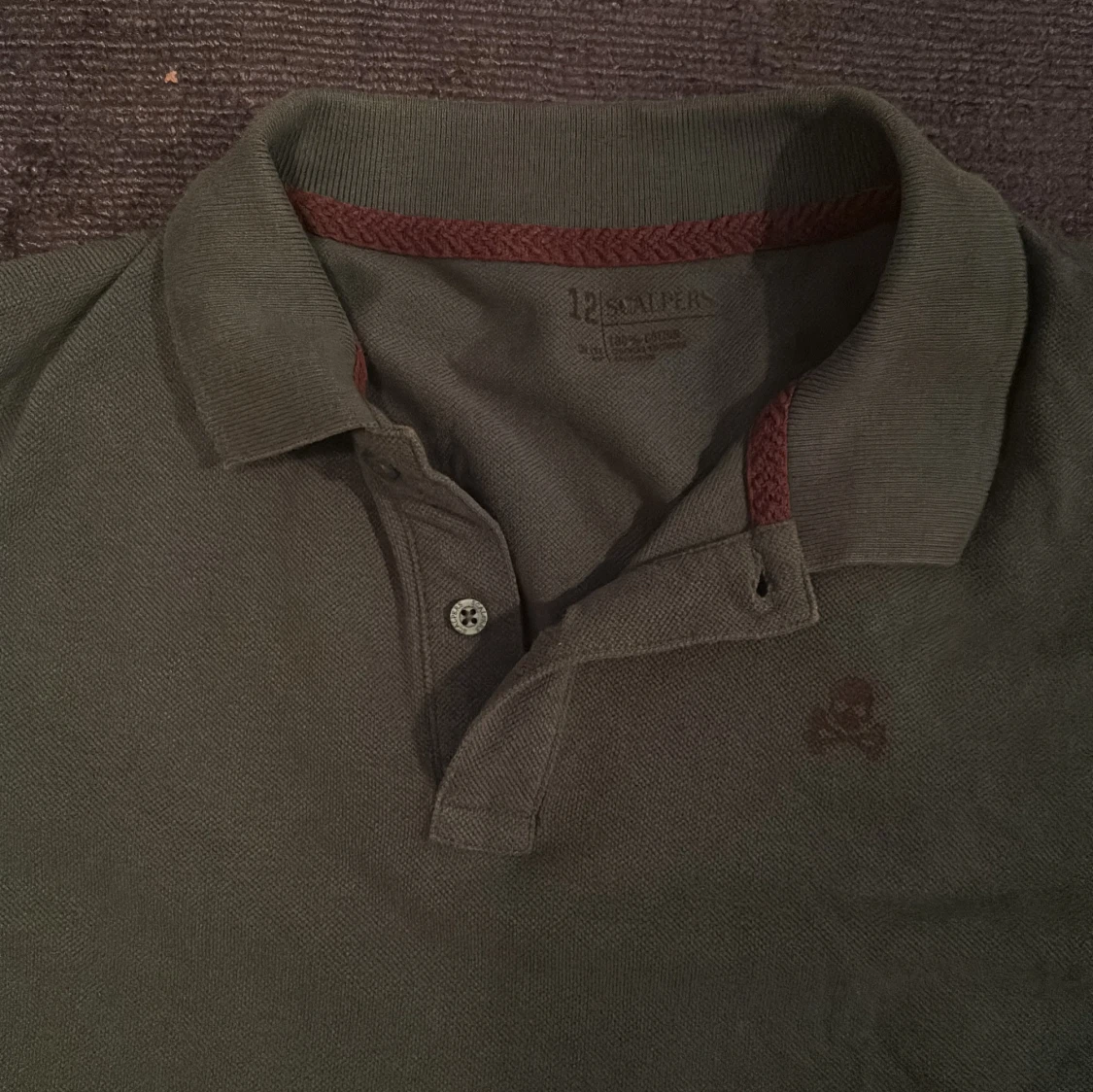 Olivgrön Scalpers pikétröja - 1