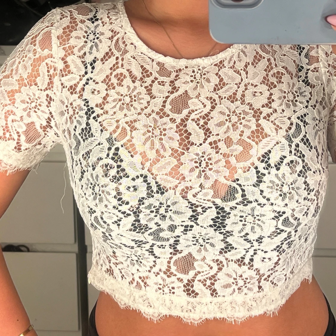 Vit spetsig croppad blus