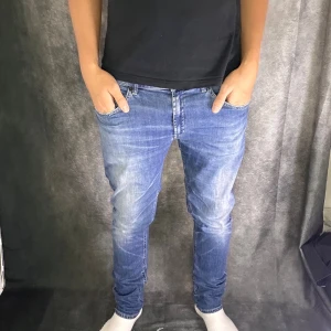 Dondup George  - Mycket fint skick | Size 35 passar 32/32  | fraktar spårbart inom 24 timmar |  för att köpa klicka ” köp nu” | vid frågor skriv ett meddelande |
