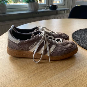 Adidas spezial  - Bruna Adidas spezial, tyvärr finns inte kartongen kvar. 