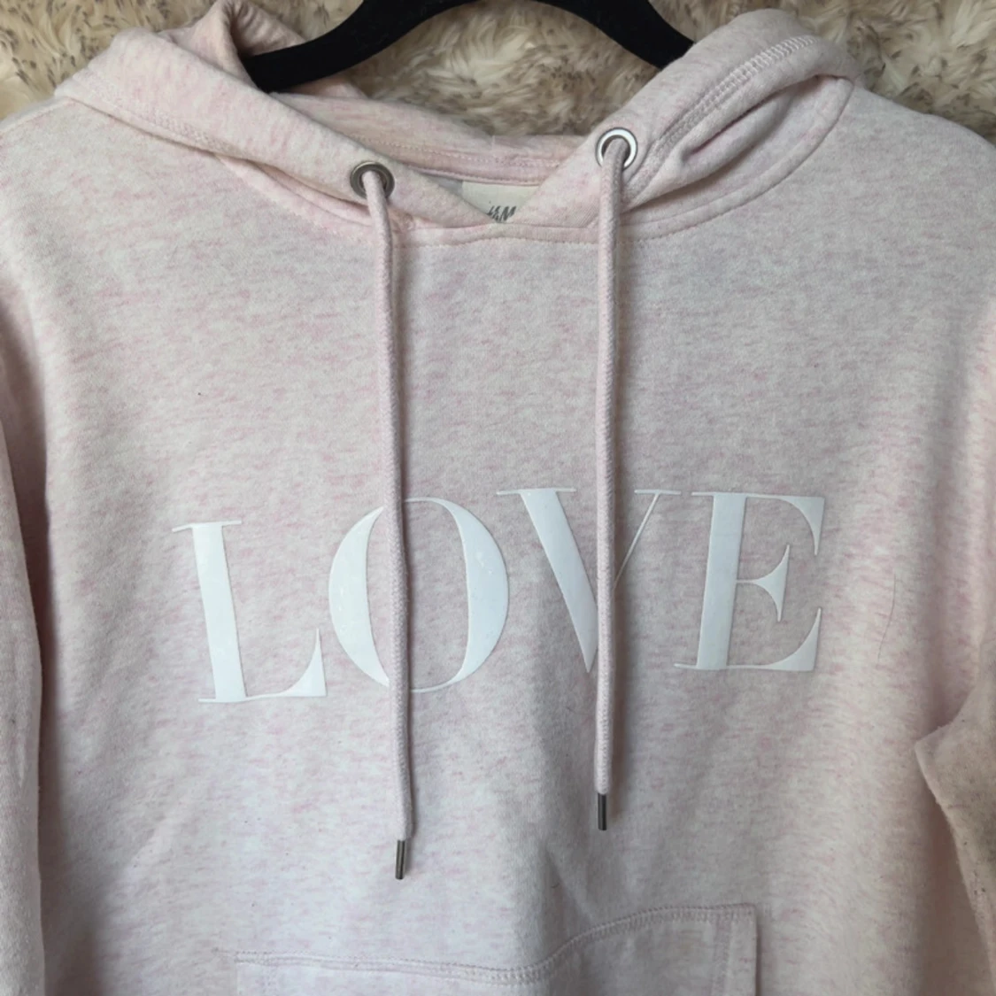 Ljusrosa hoodie med LOVE-tryck H&M - 1