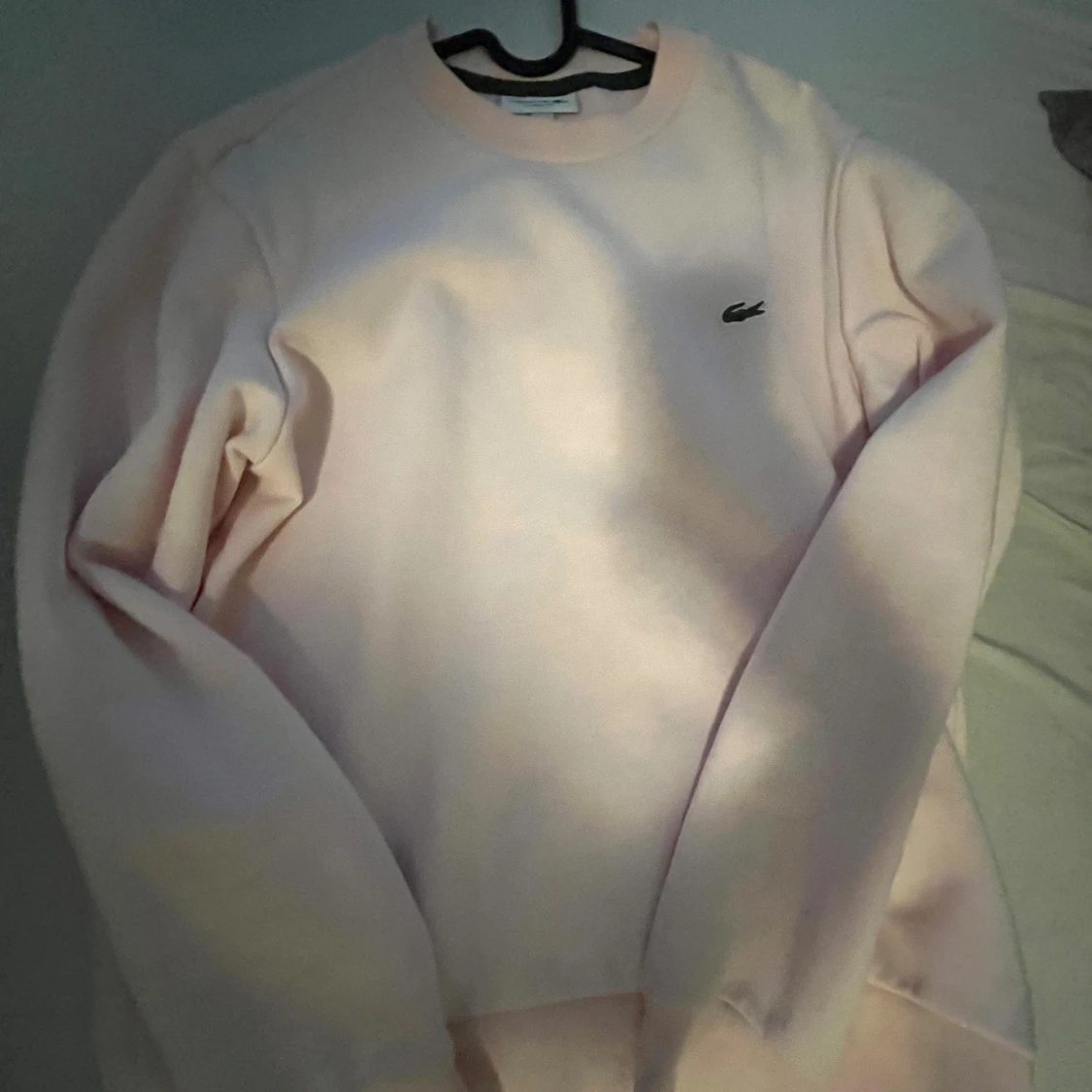 Ljusrosa sweatshirt från Lacoste
