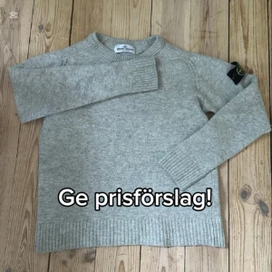 Stone Island tröja | Kashmir - Säljer en Kashmir tröja från stone Island | Storlek: 156 | Mycket fint skick | säljs för 799, hör av er vid frågor!