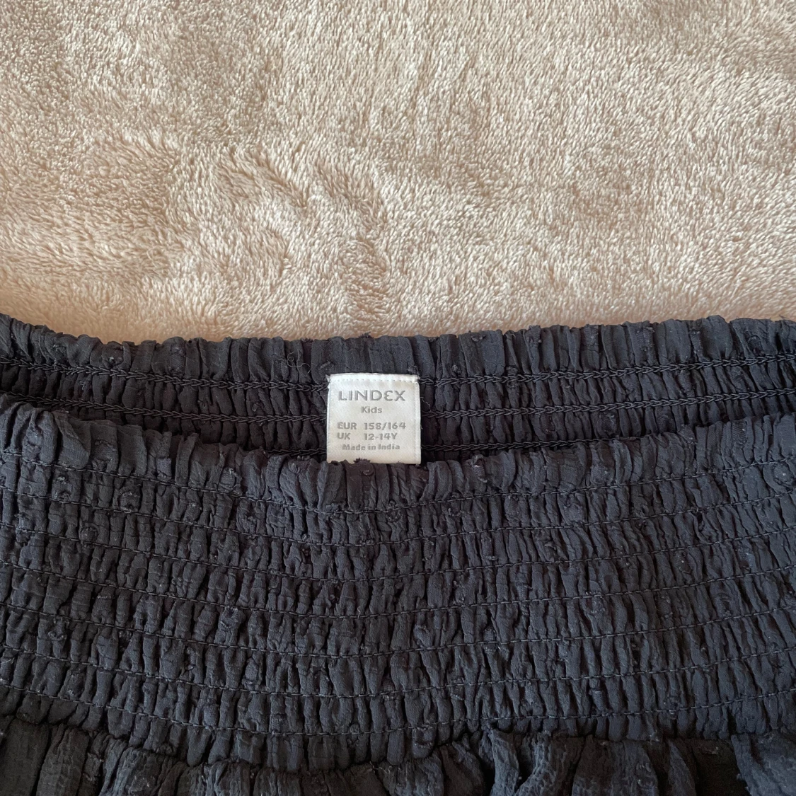 Svart volangkjol från Lindex - 1