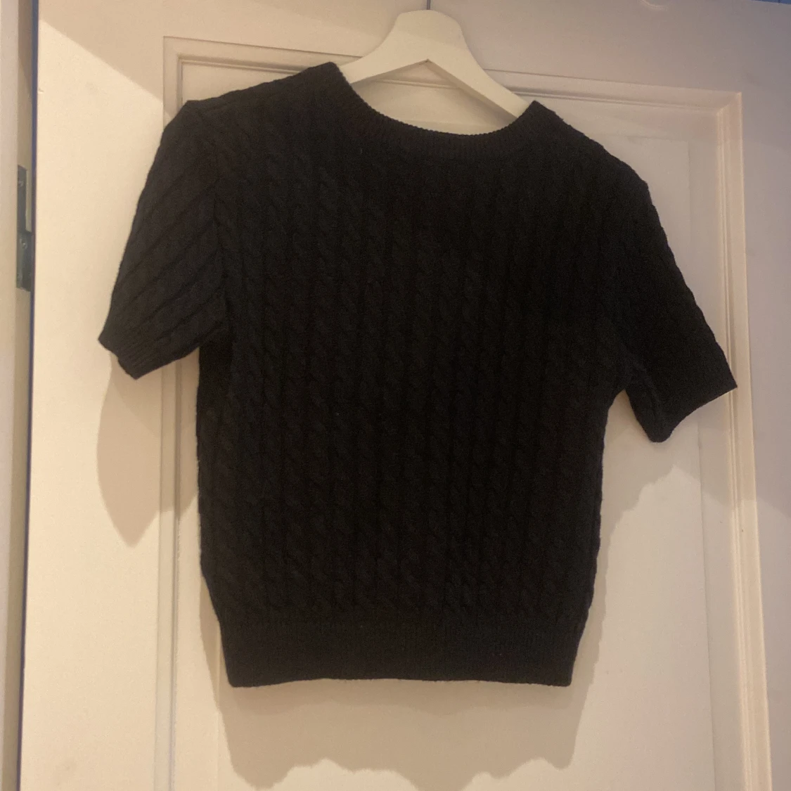 Svart kabelstickad kofta från H&M - 1