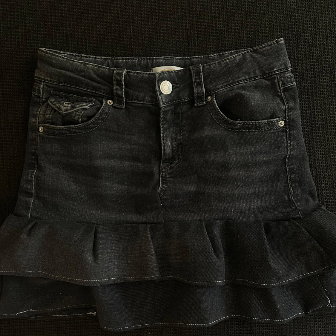 Egen sydd svart kjol med volang🖤 - 4