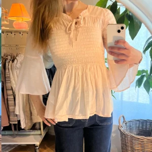 Söt blus - Söt blus från Chiara Forthi Milano, den är ljusrosa. Fint skick! Pris 100kr. Size xs. 