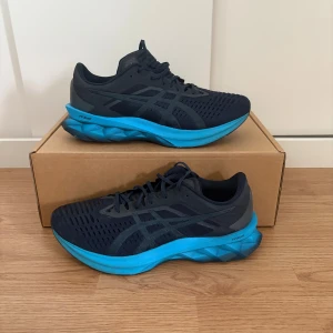 Asics Novablast - Säljer nu mina springskor då jag inte längre är ute och springer. Pris går att diskutera.