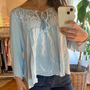 Söt blus - Söt blus från KappAhl, size L men passar även en S-M. Fint skick! Pris 60kr.