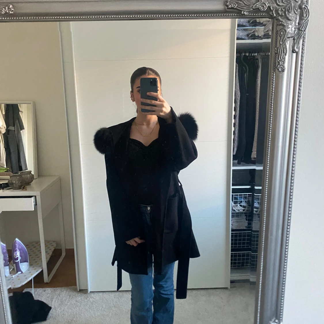 Svart kappa med äkta päls - 3