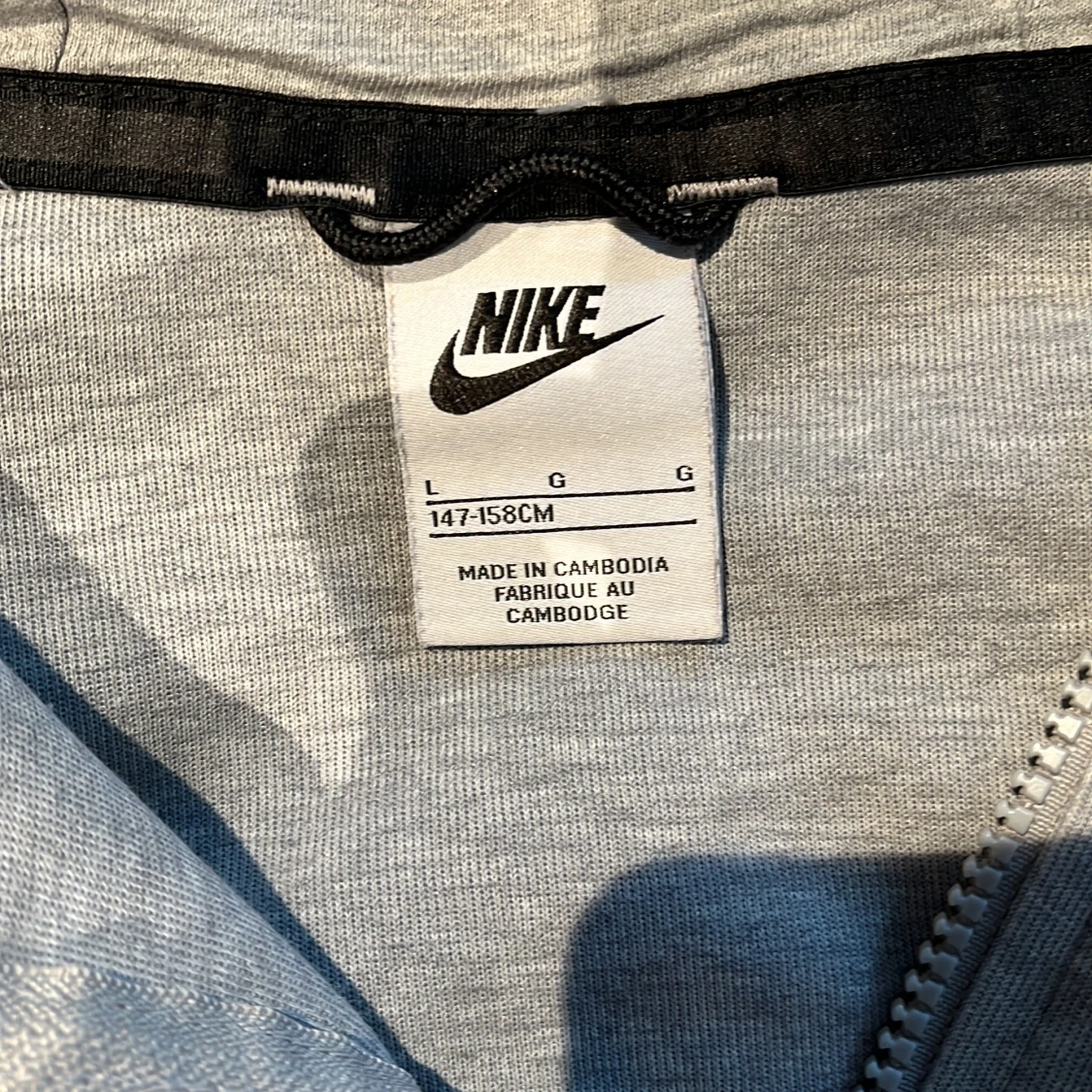 Grå hoodie från Nike med dragkedja - 3