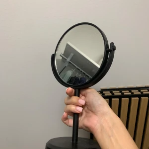 Svart spegel - Svart spegel utan defekter. Oanvänd. Säljs pga flytt🌸