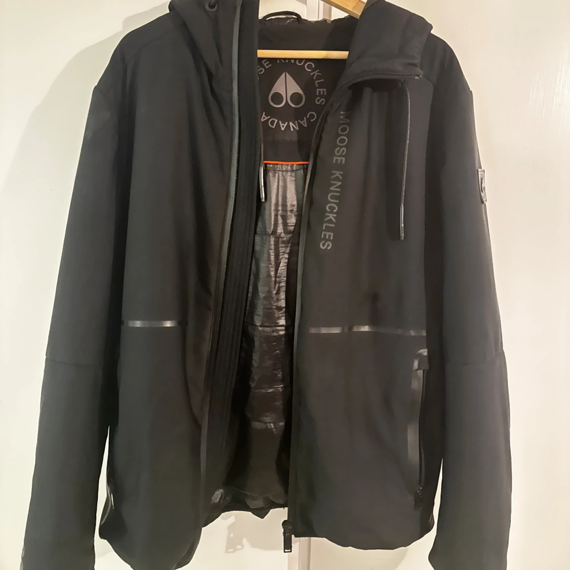 Svart vindjacka Moose Knuckles