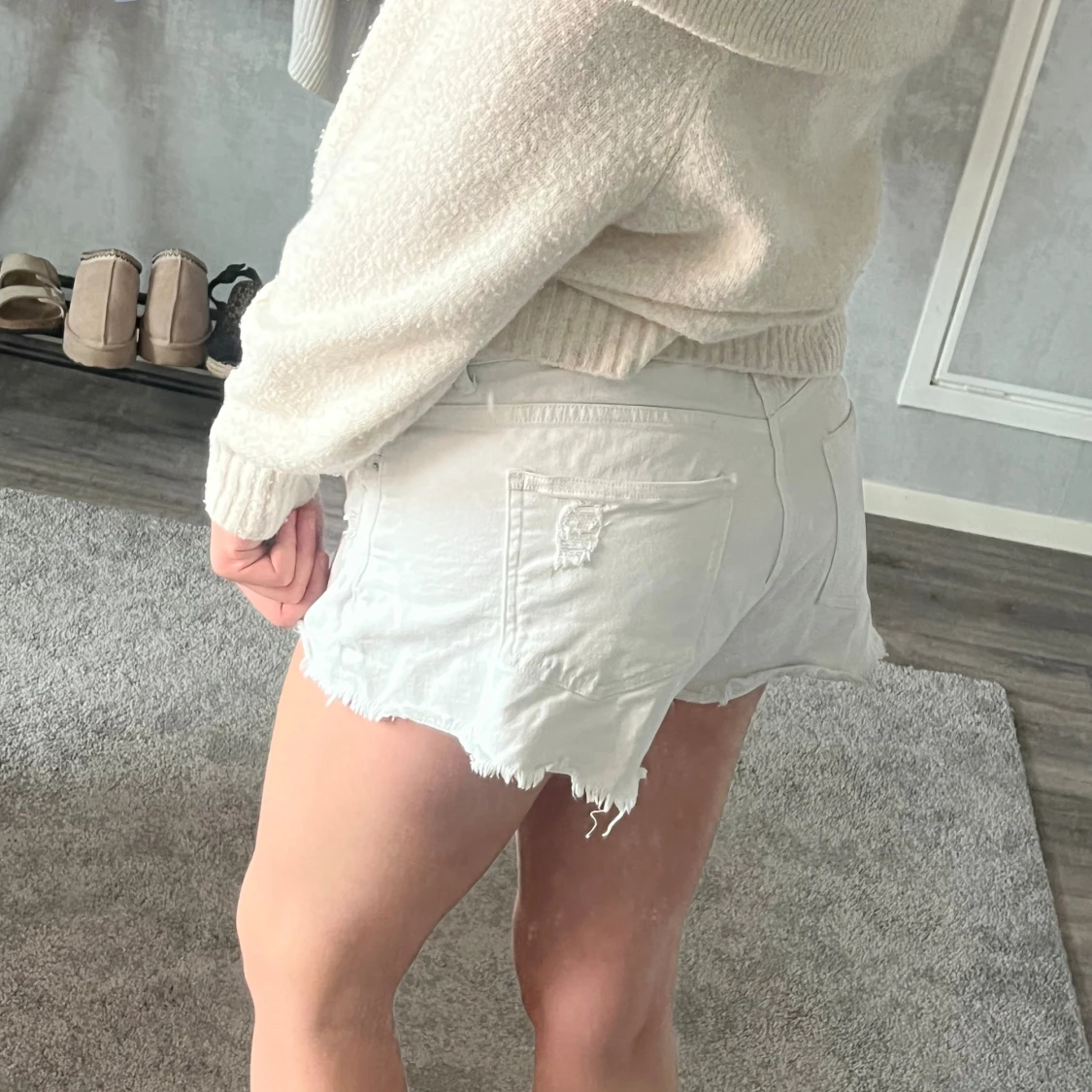 Vita fransiga jeansshorts