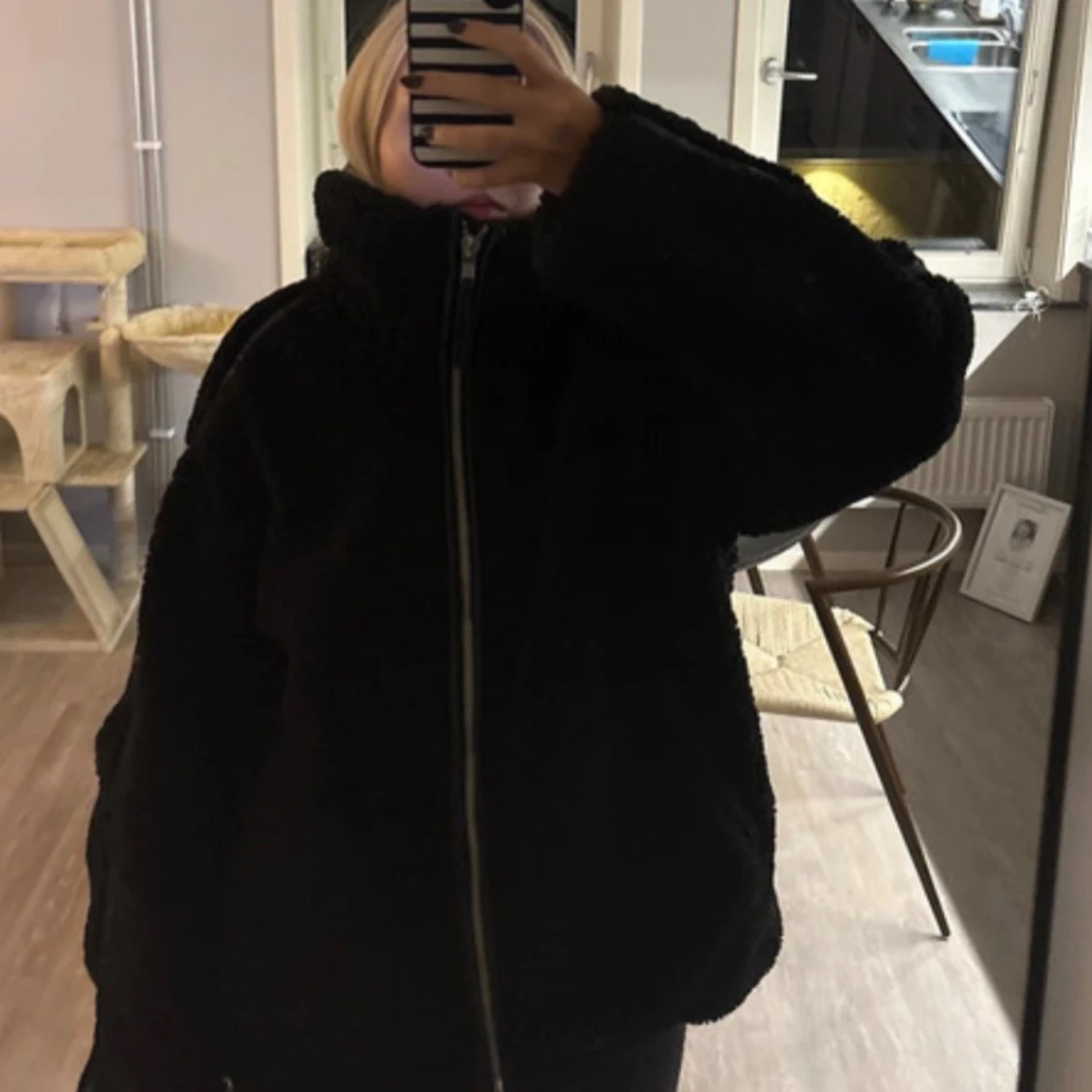 Svart teddyjacka med dragkedja - 1