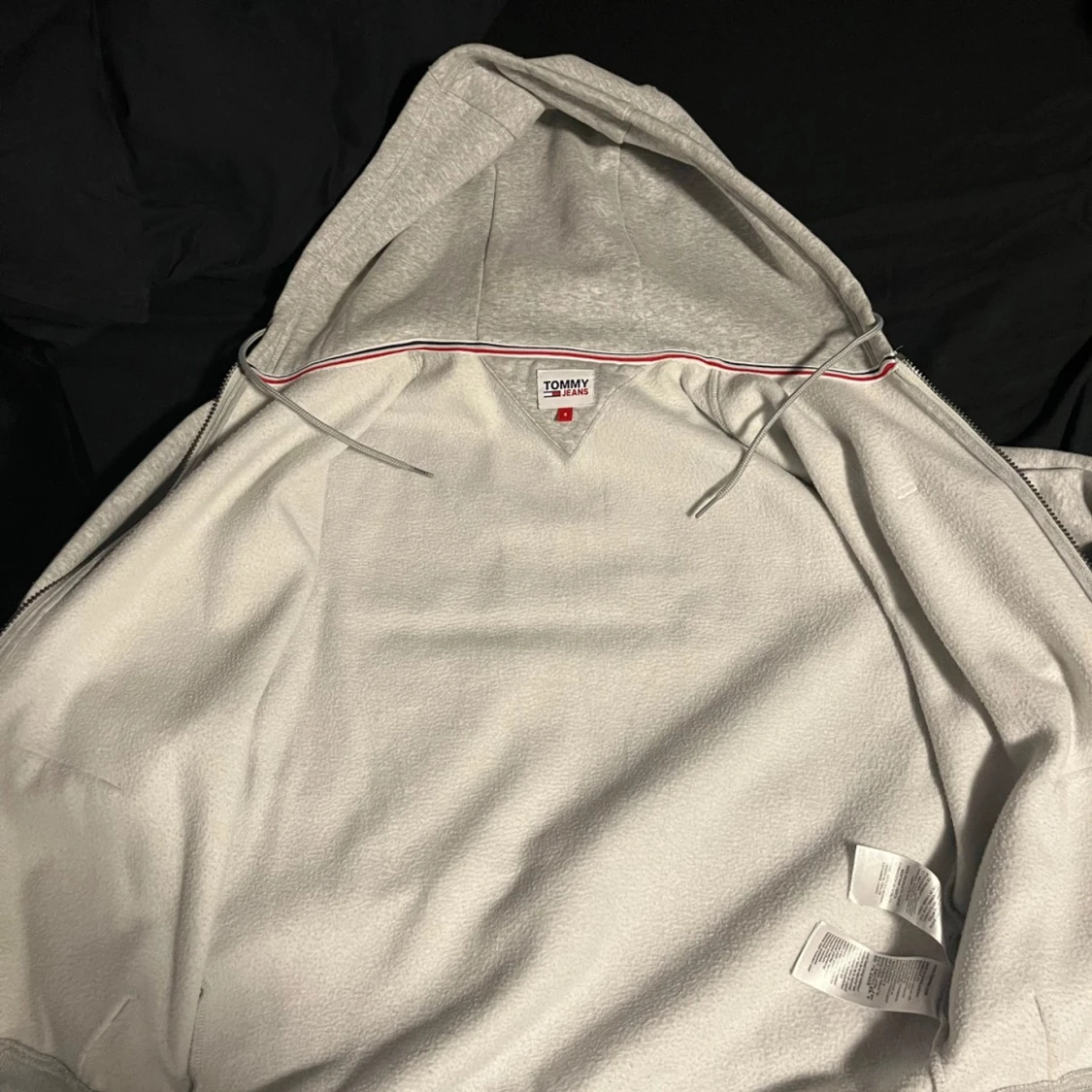 Grå hoodie från Tommy Hilfiger - 91