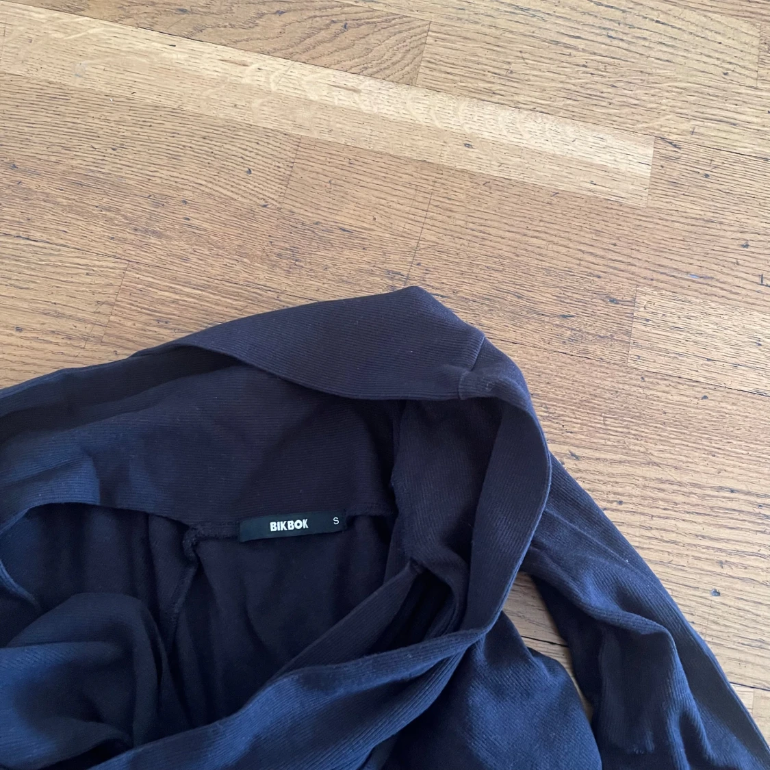 Svart offshoulder topp från Bik Bok - 3