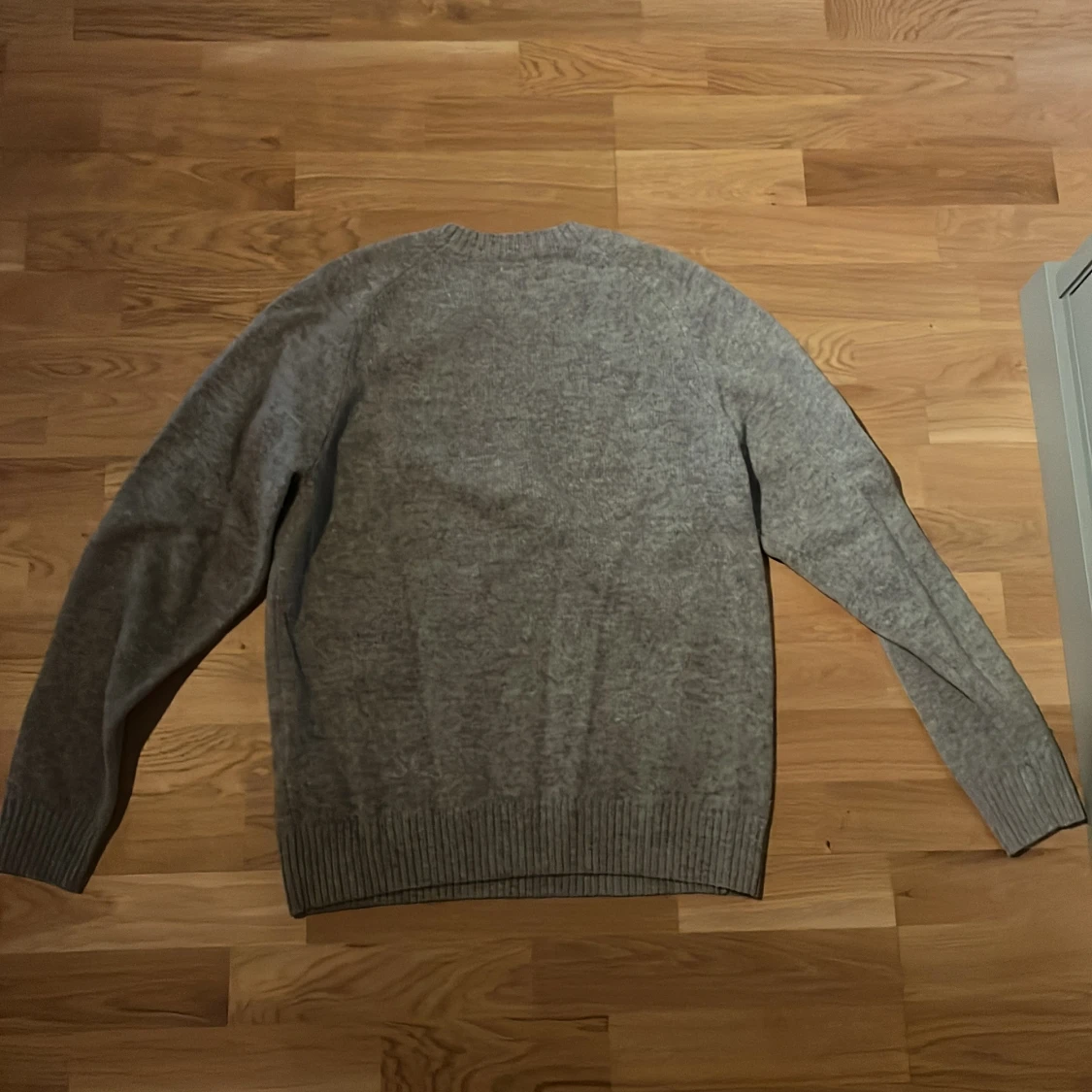 Grå stickad tröja från Uniqlo - 1